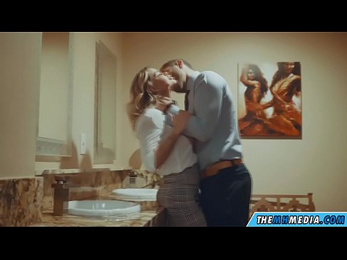 ❤️ Thaum ib tug busty blonde ntxias koj nyob rau hauv ib tug pej xeem chav dej ☑ Anal video ntawm porn hmn.rionews.top Ib ❤
